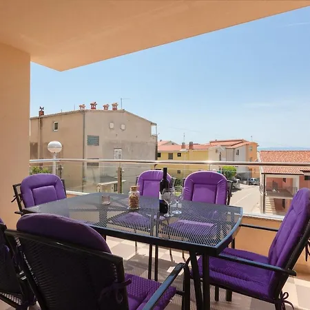 Gasthof For Four With A Sea View Makarska